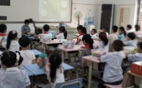 《开学第一课》小学观后感作文400字